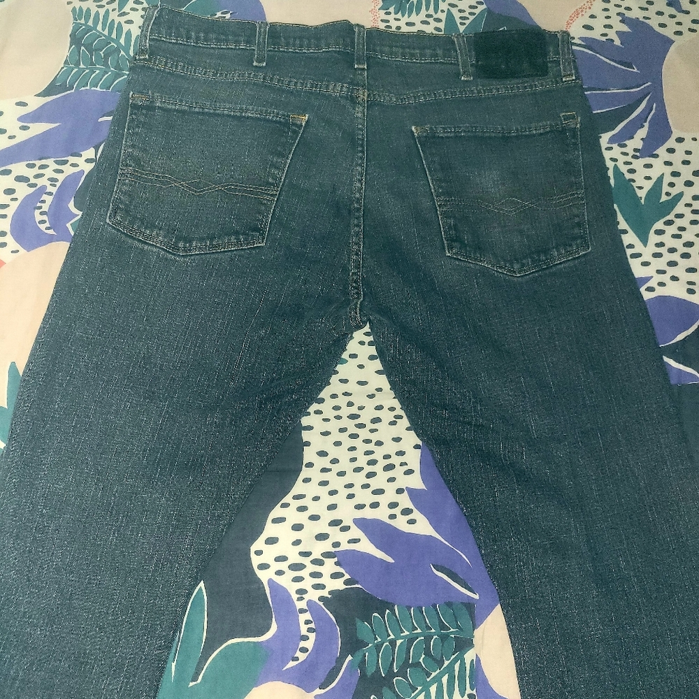 Amazing condition darker wash LEVI'S jeans - Picture 5 of 7